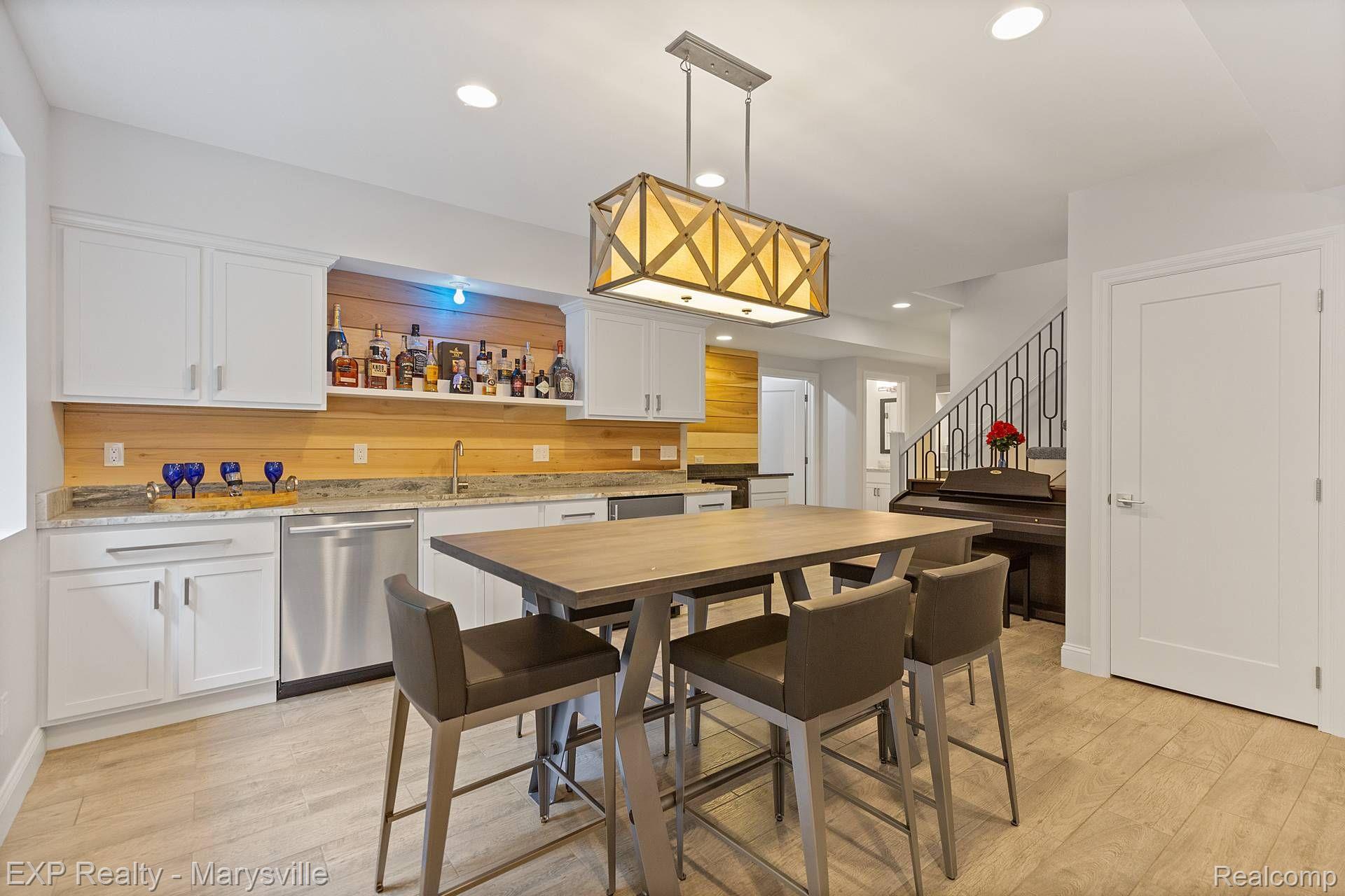 3105 ABERDEEN Court