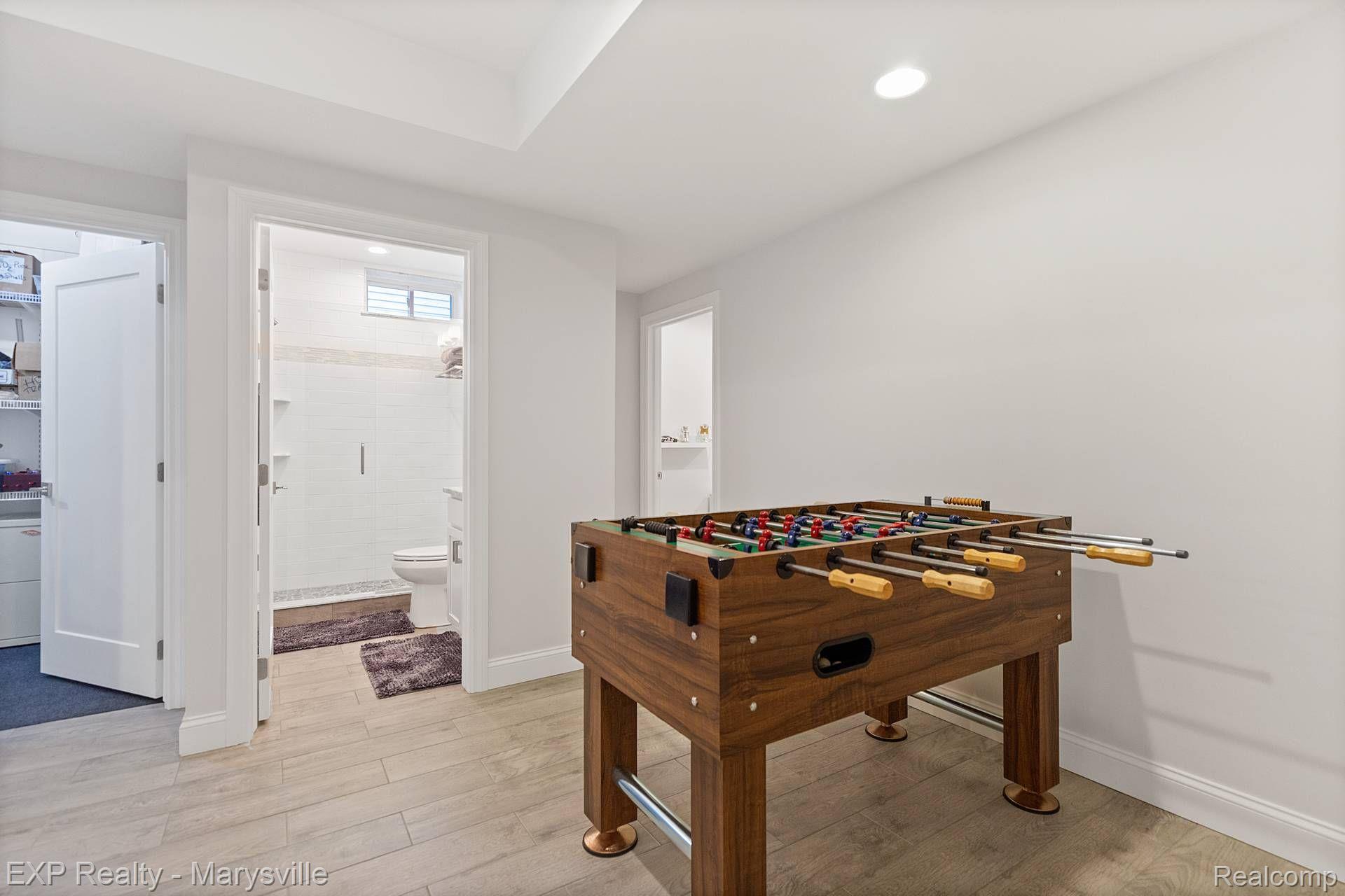 3105 ABERDEEN Court