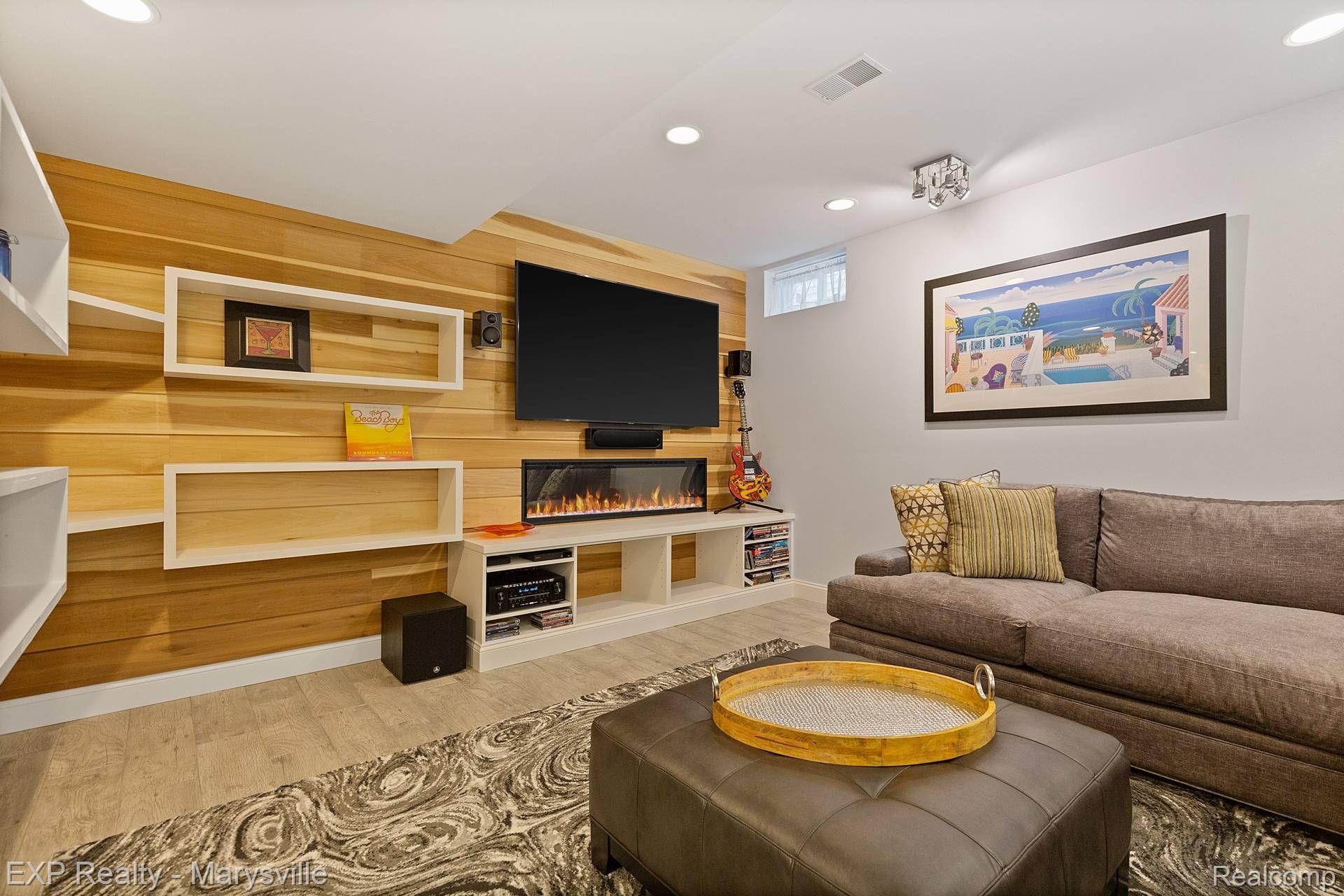 3105 ABERDEEN Court