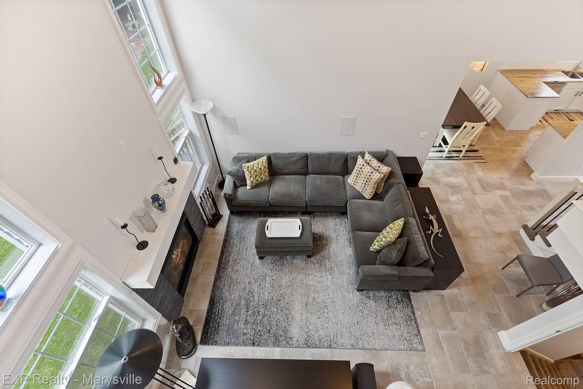 3105 ABERDEEN Court