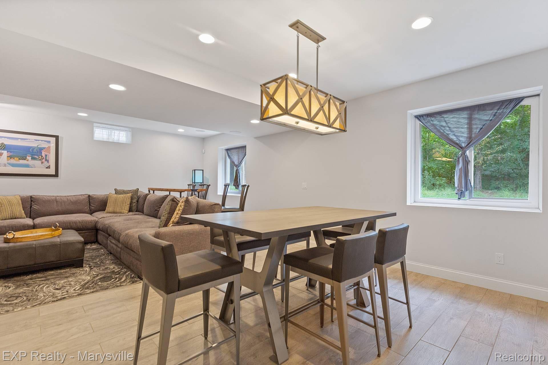 3105 ABERDEEN Court