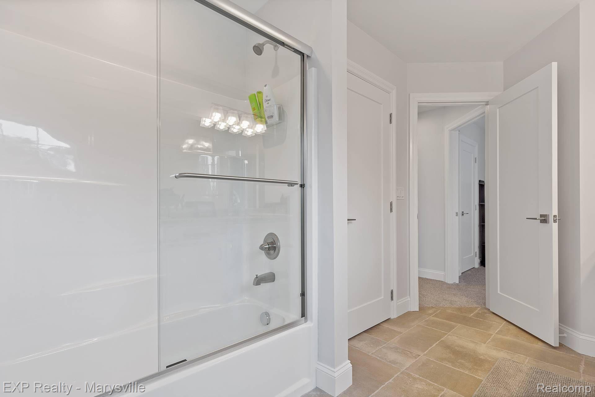 3105 ABERDEEN Court