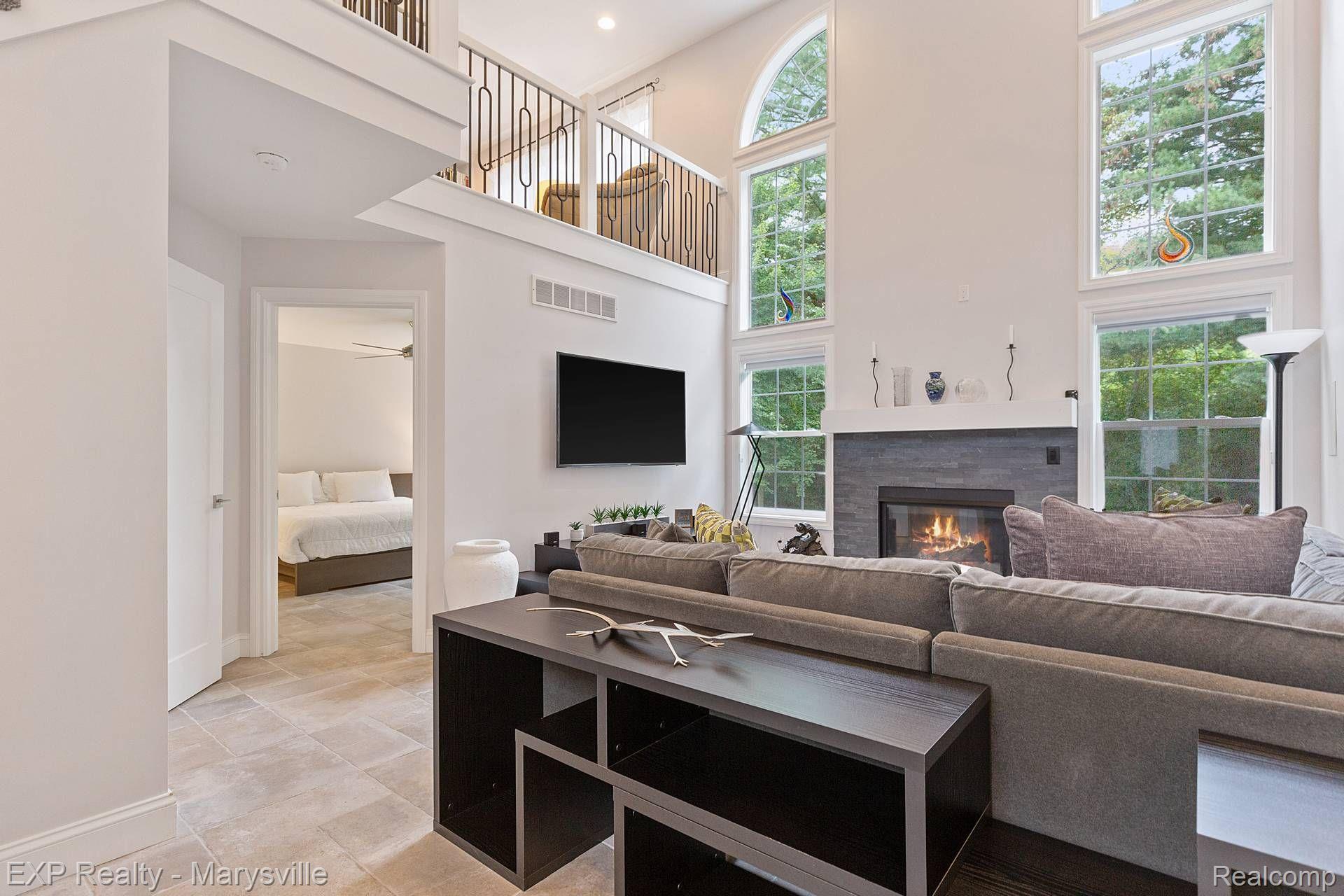 3105 ABERDEEN Court