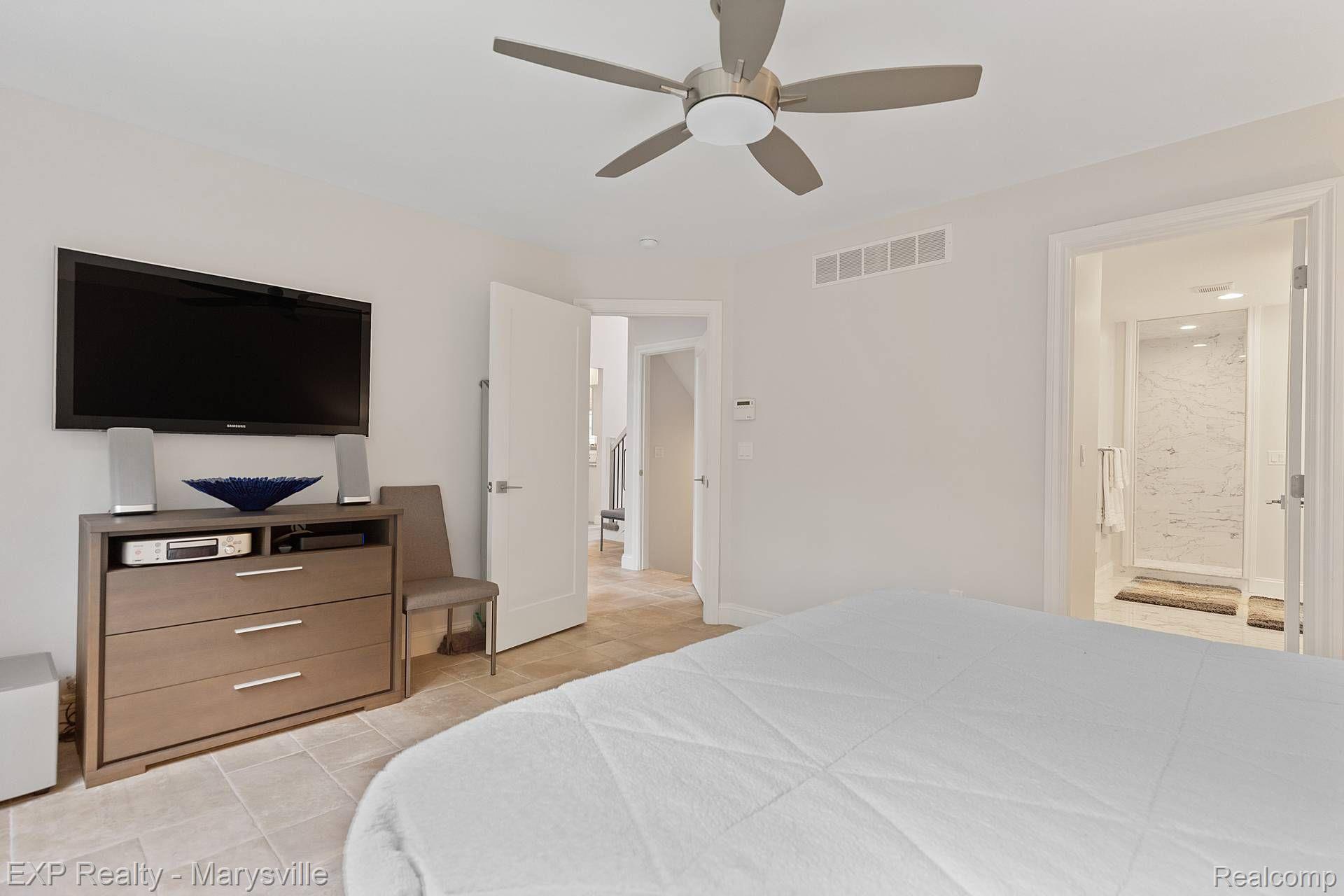 3105 ABERDEEN Court