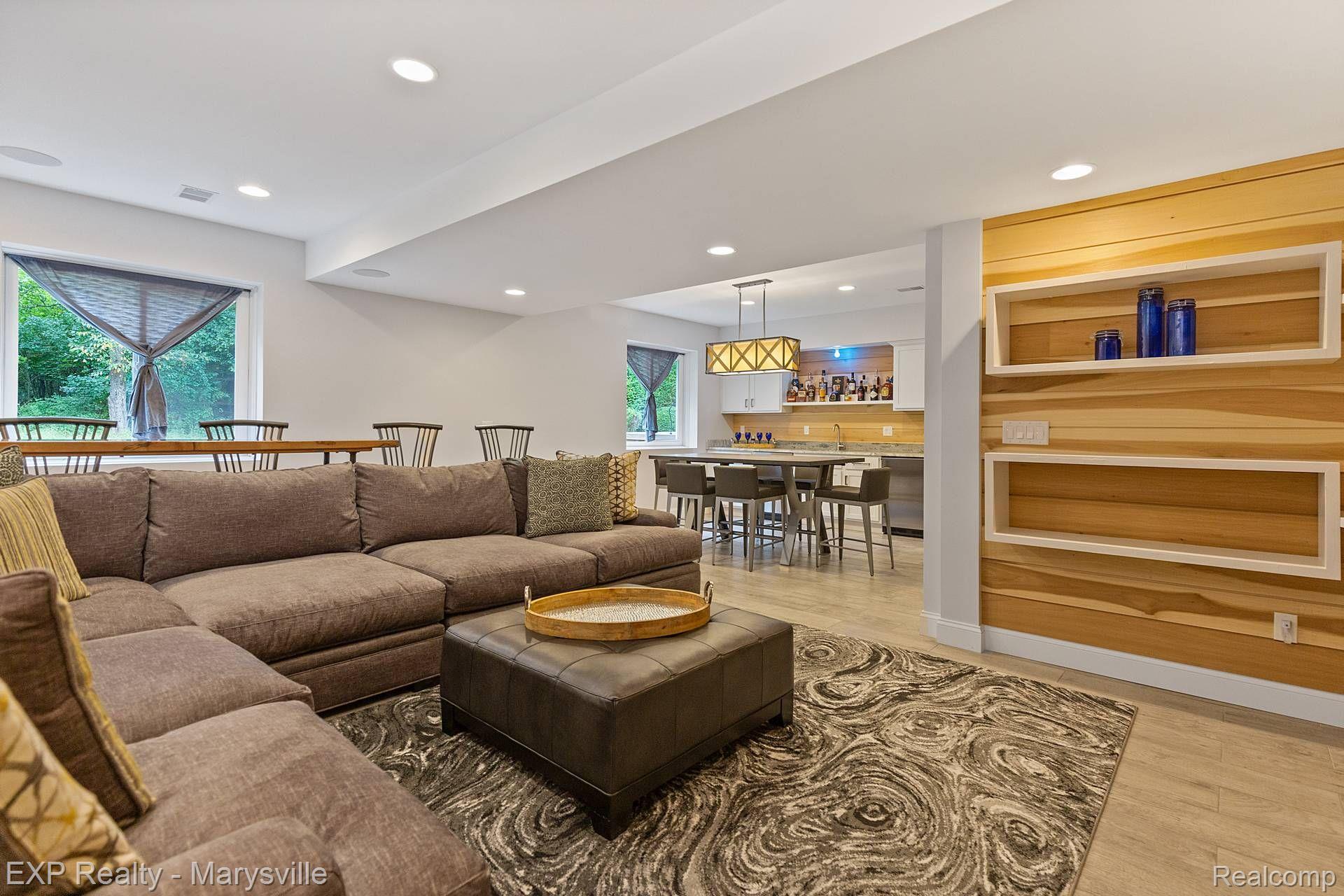 3105 ABERDEEN Court