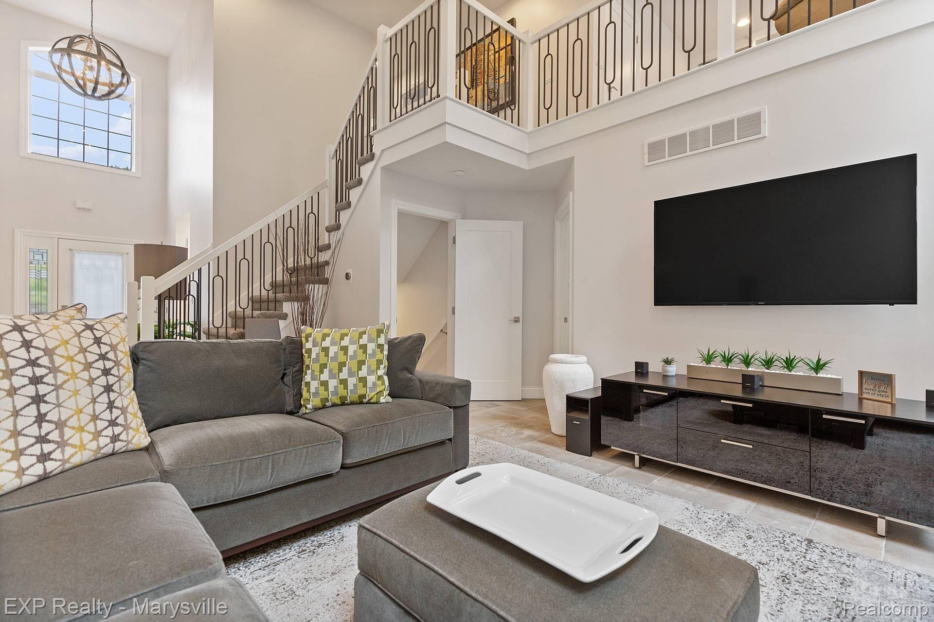 3105 ABERDEEN Court