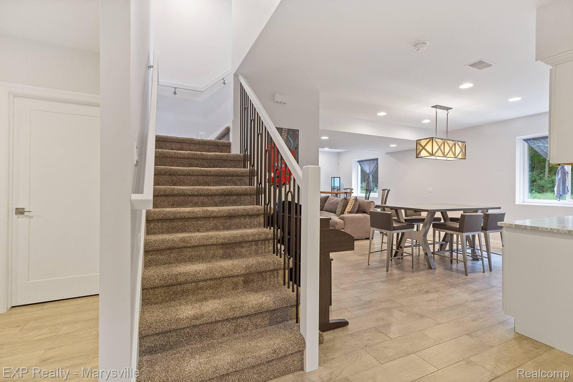 3105 ABERDEEN Court