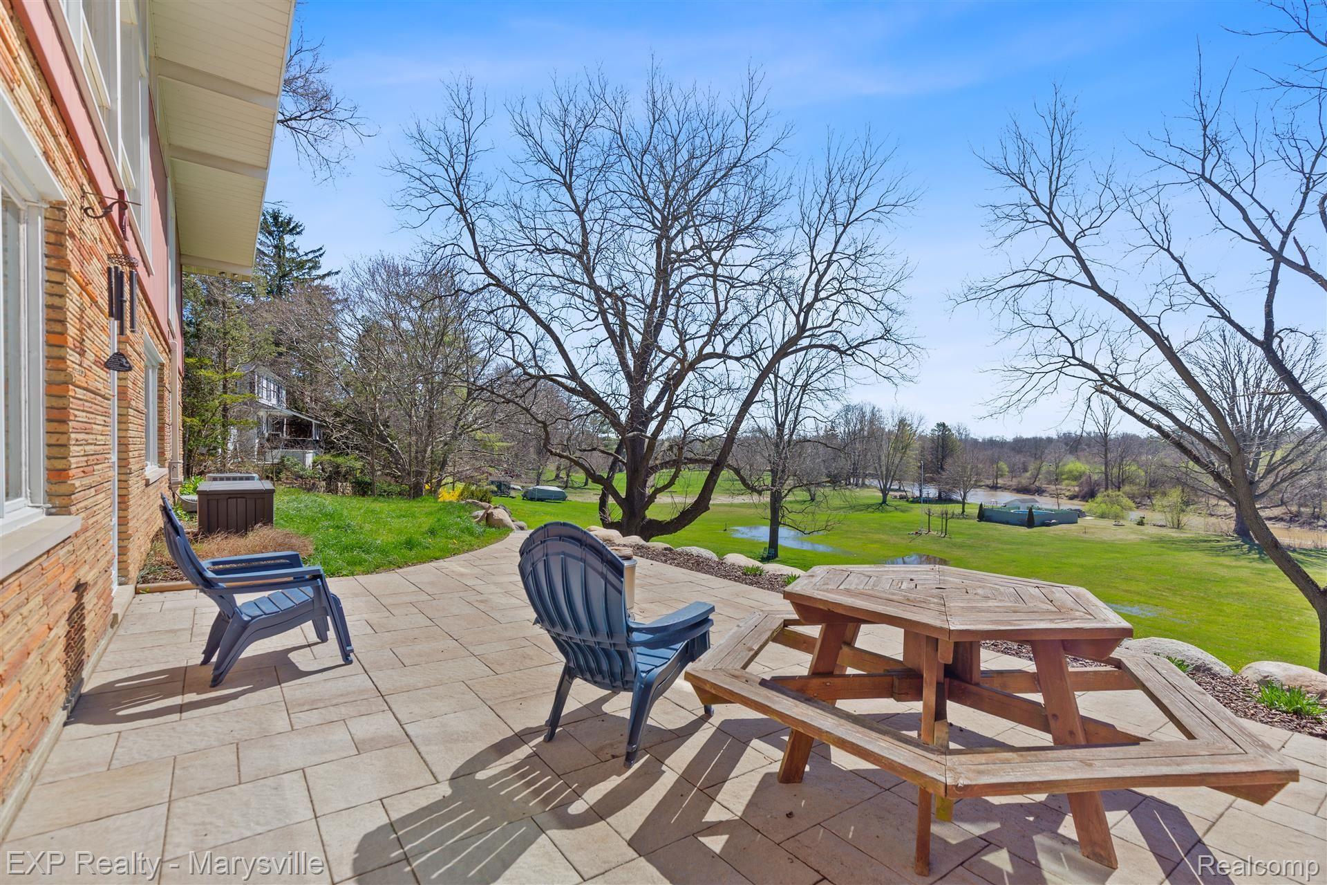 4349 N RIVER Road