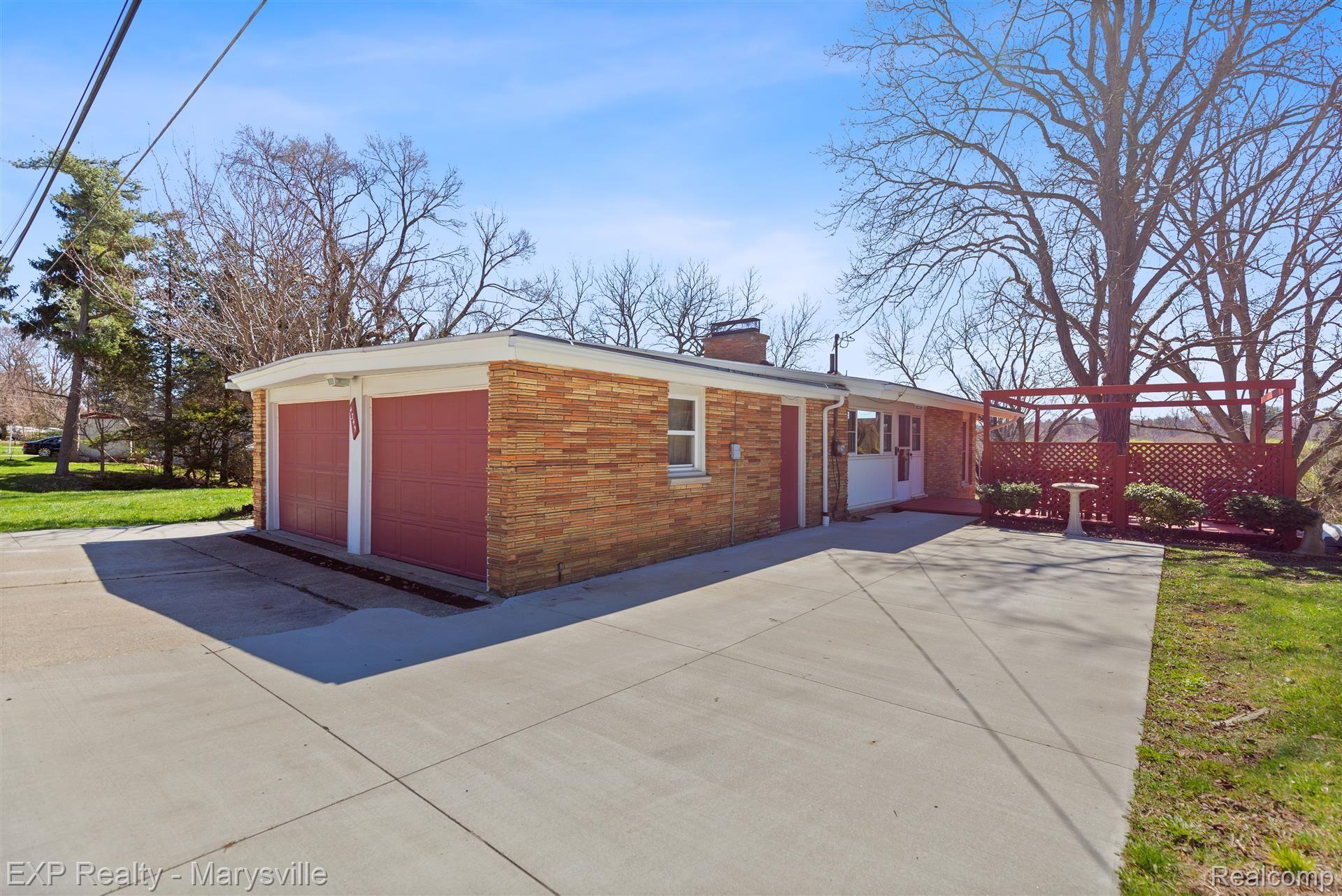 4349 N RIVER Road