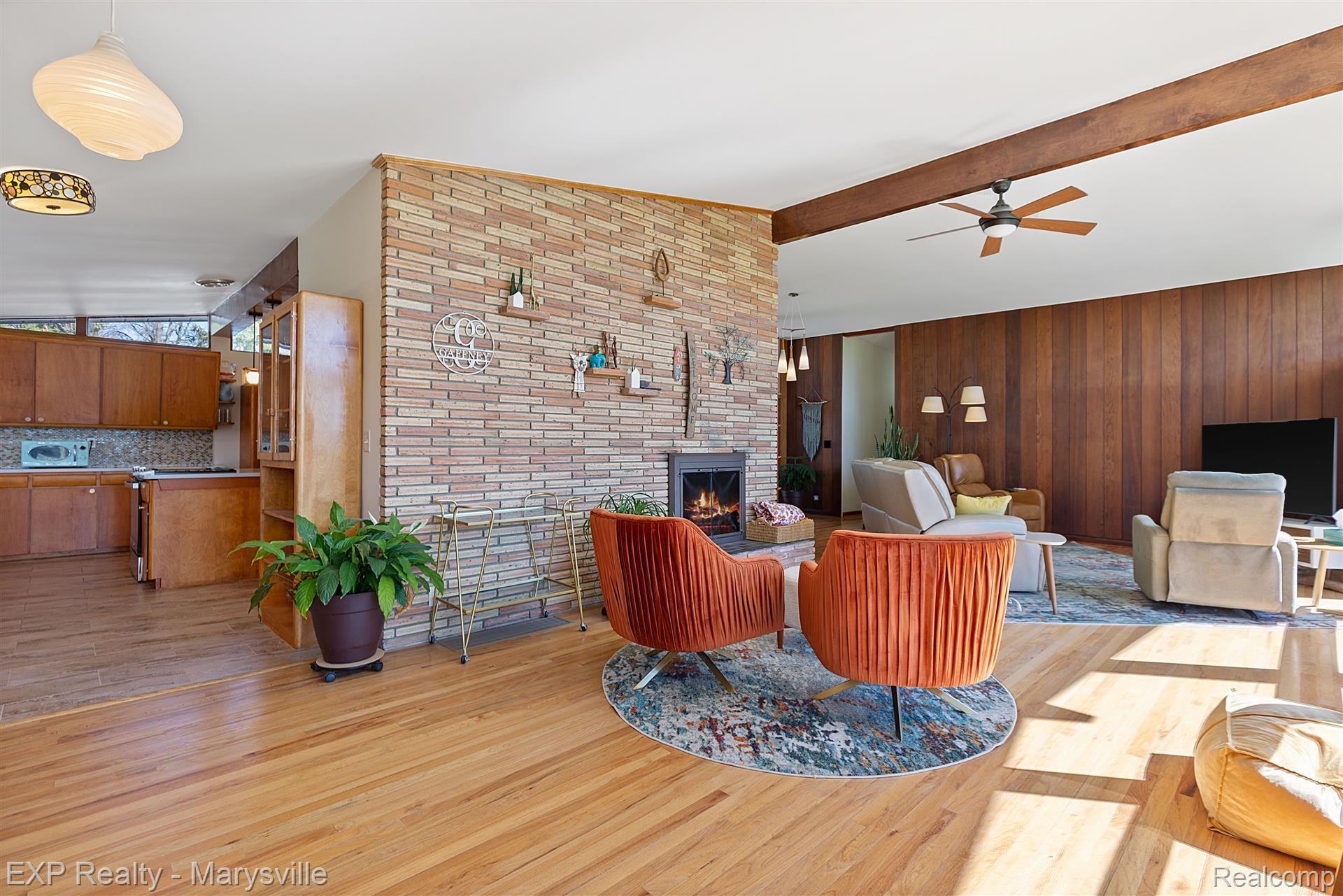 4349 N RIVER Road