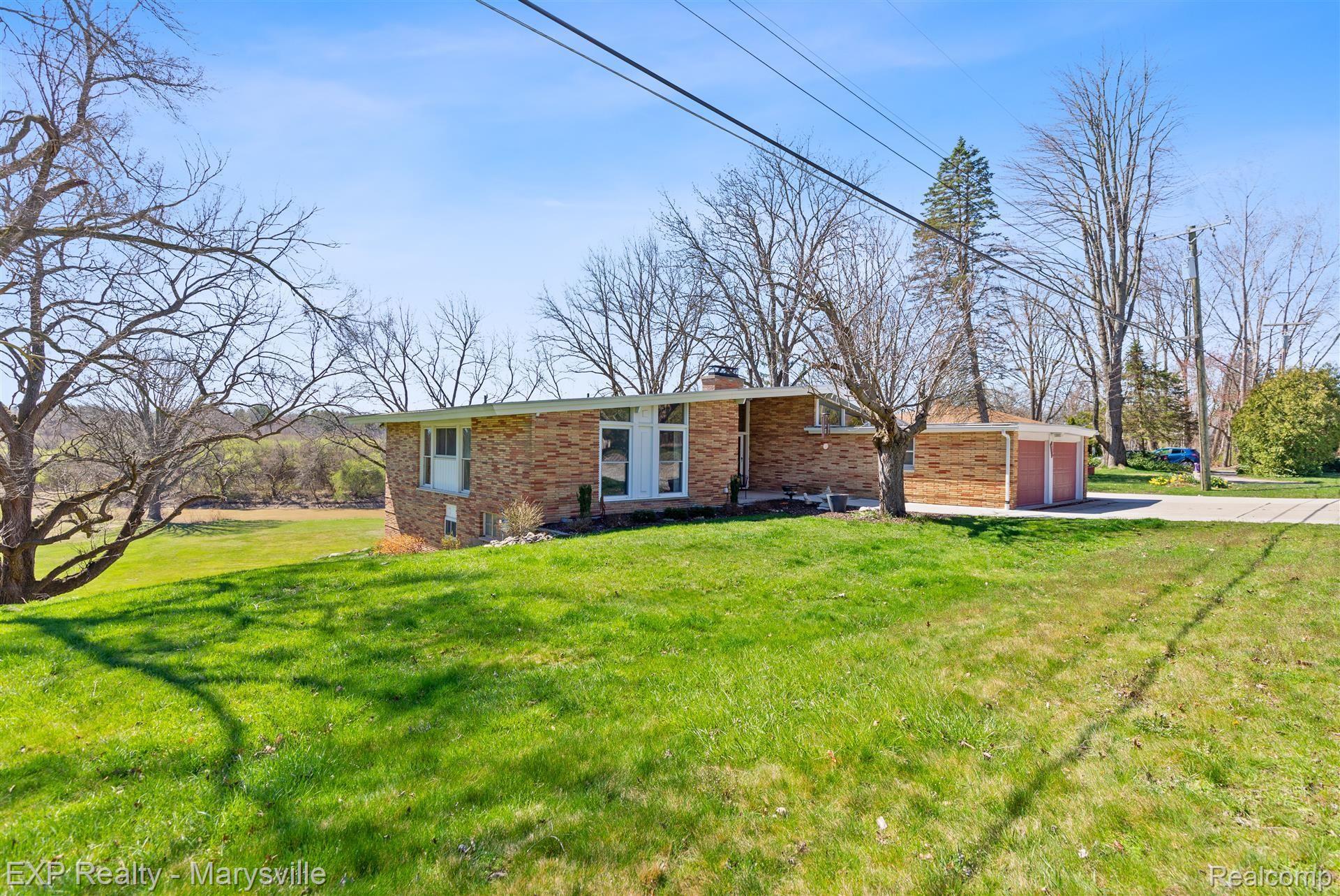 4349 N RIVER Road
