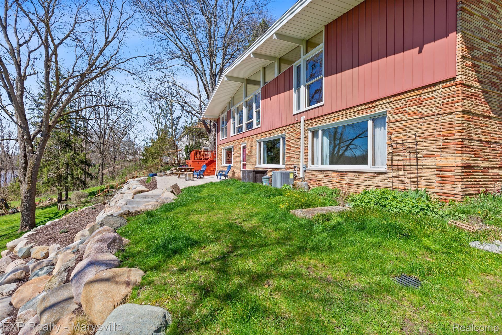 4349 N RIVER Road