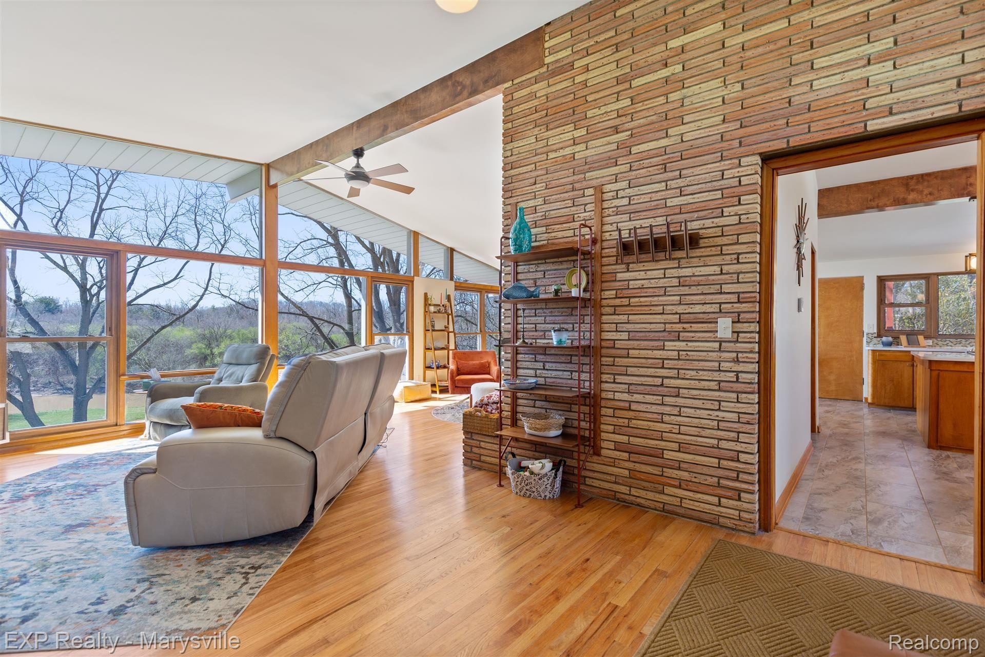 4349 N RIVER Road