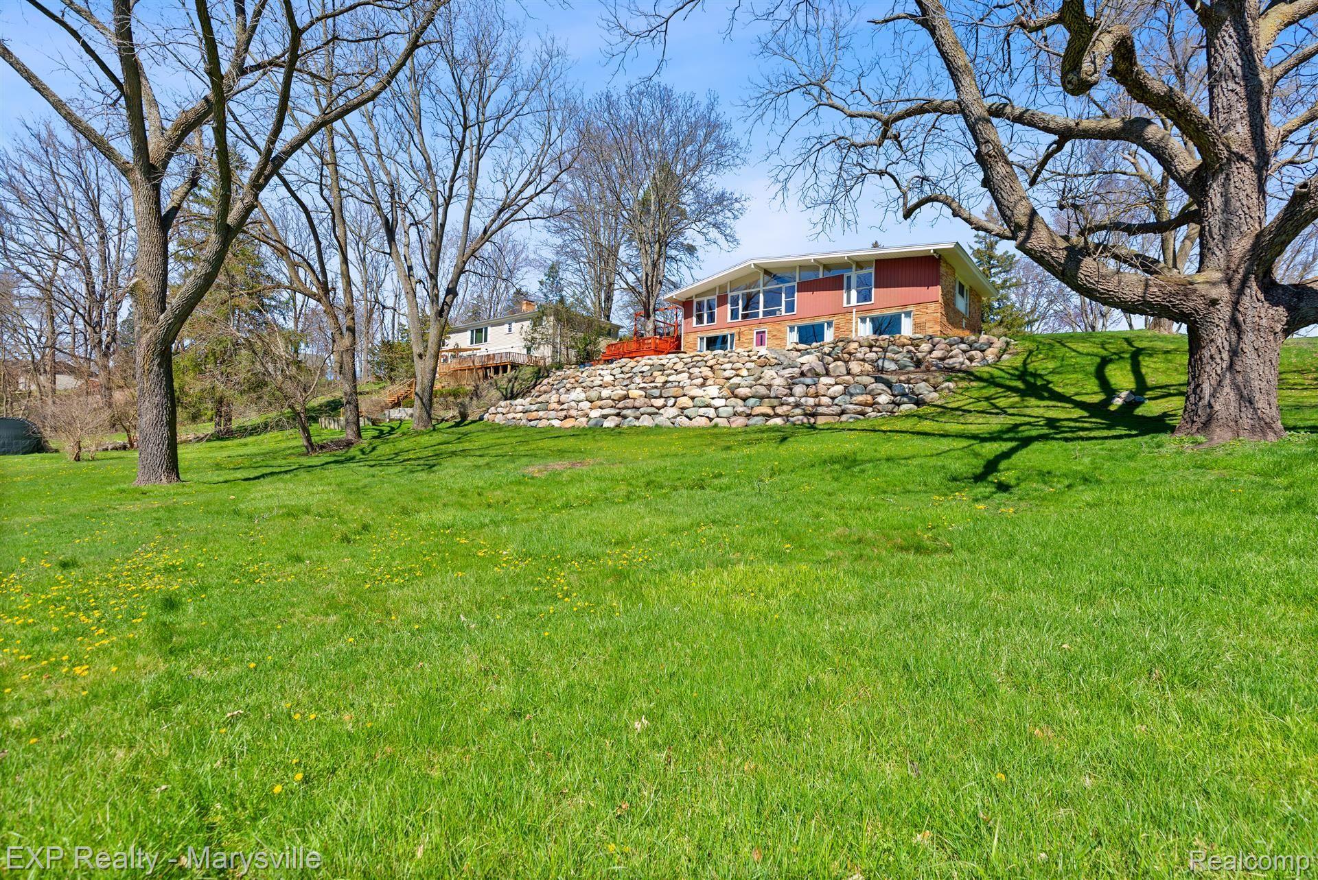 4349 N RIVER Road