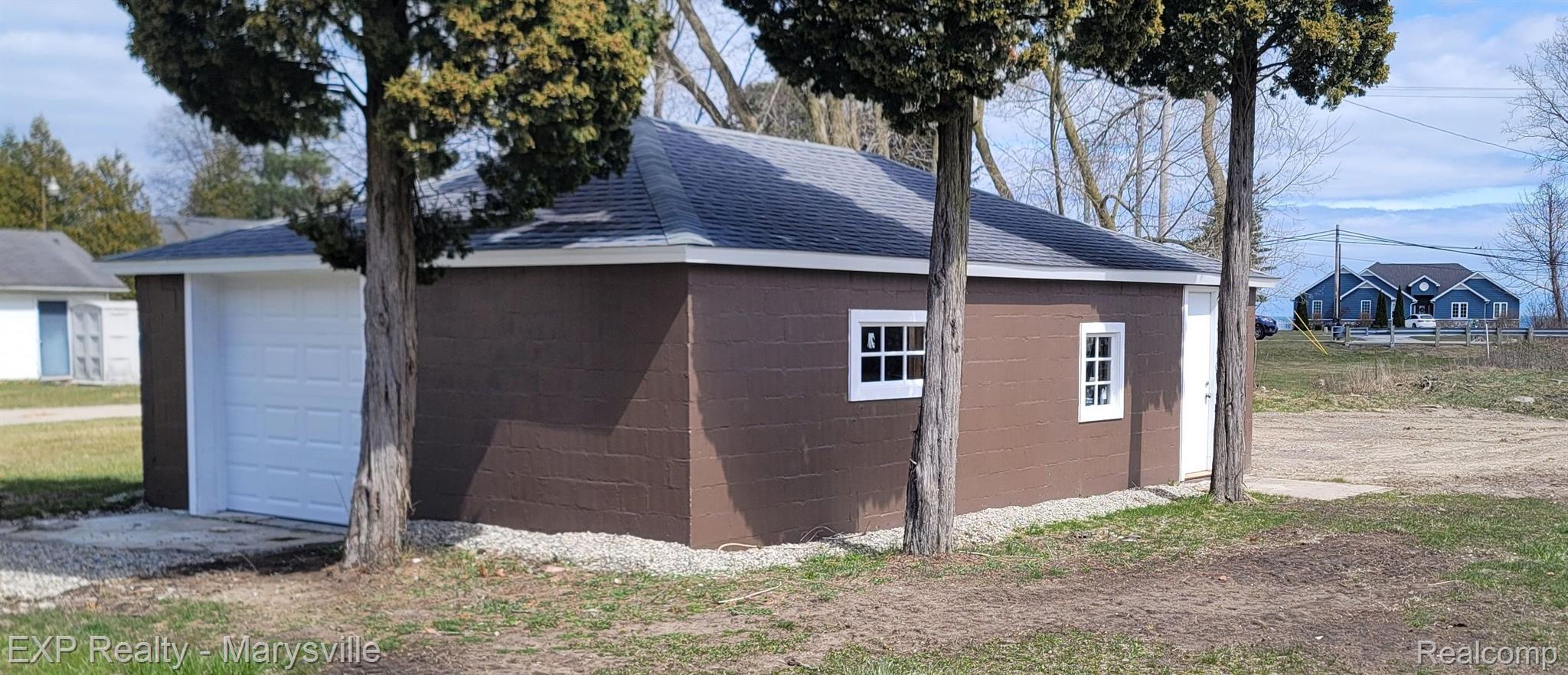 6515 LAKESHORE Road