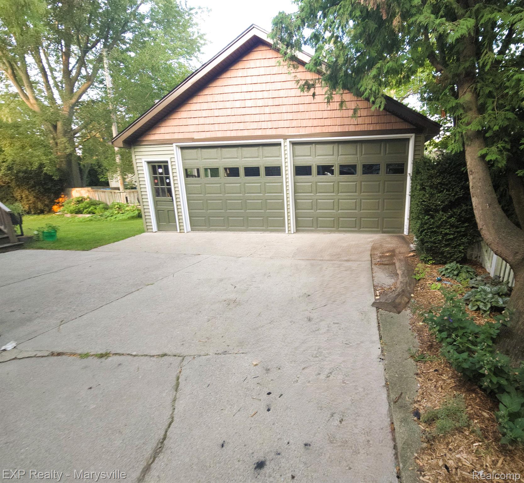 206 N 9TH Street