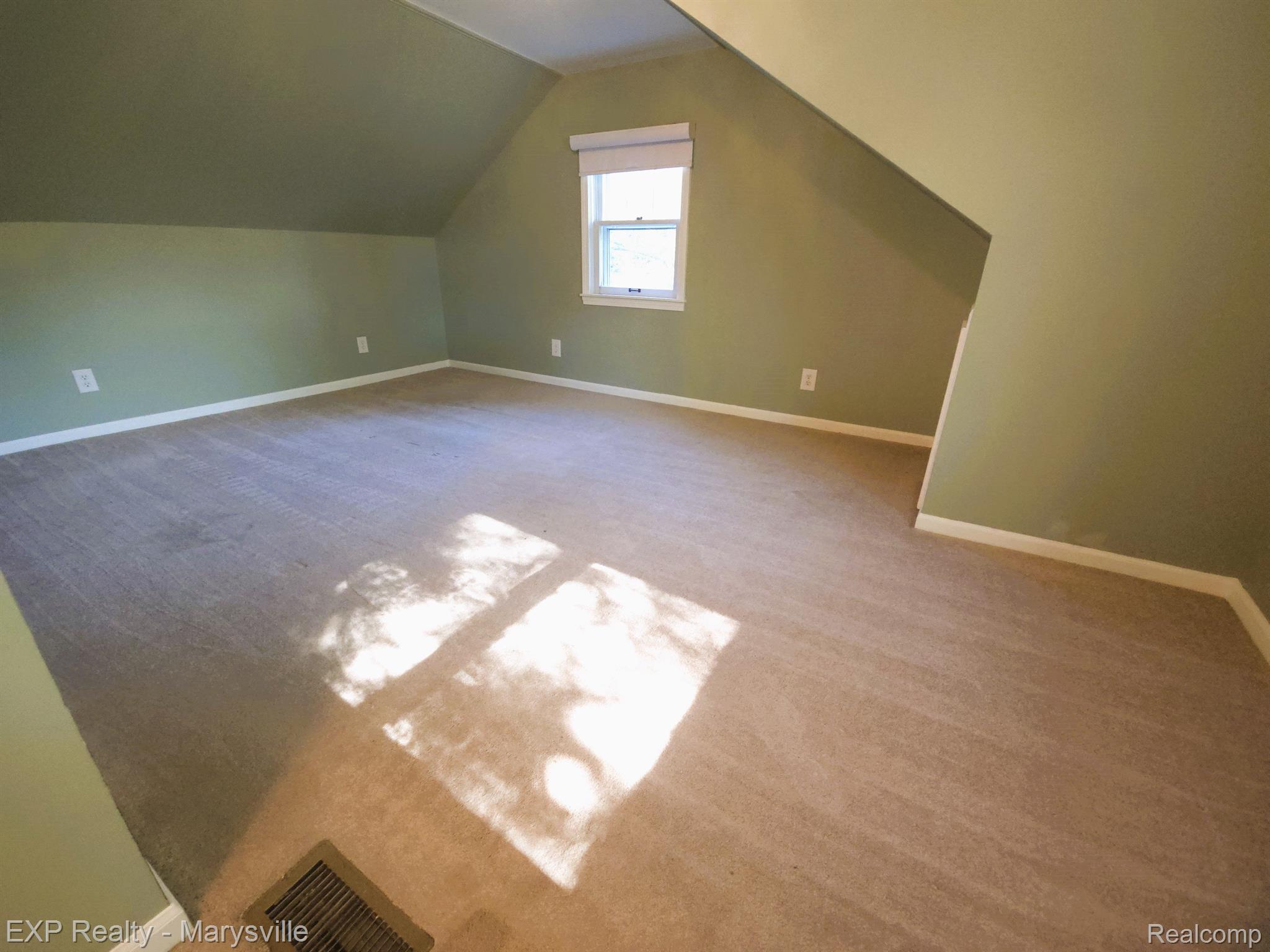 206 N 9TH Street