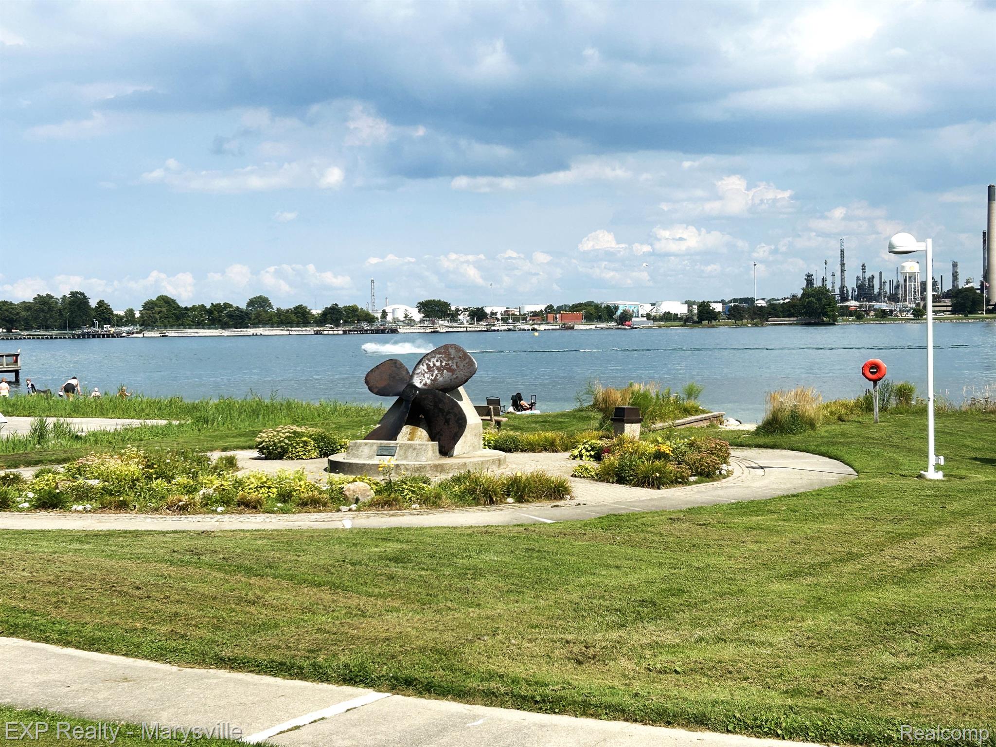 1700 RIVER Road 21