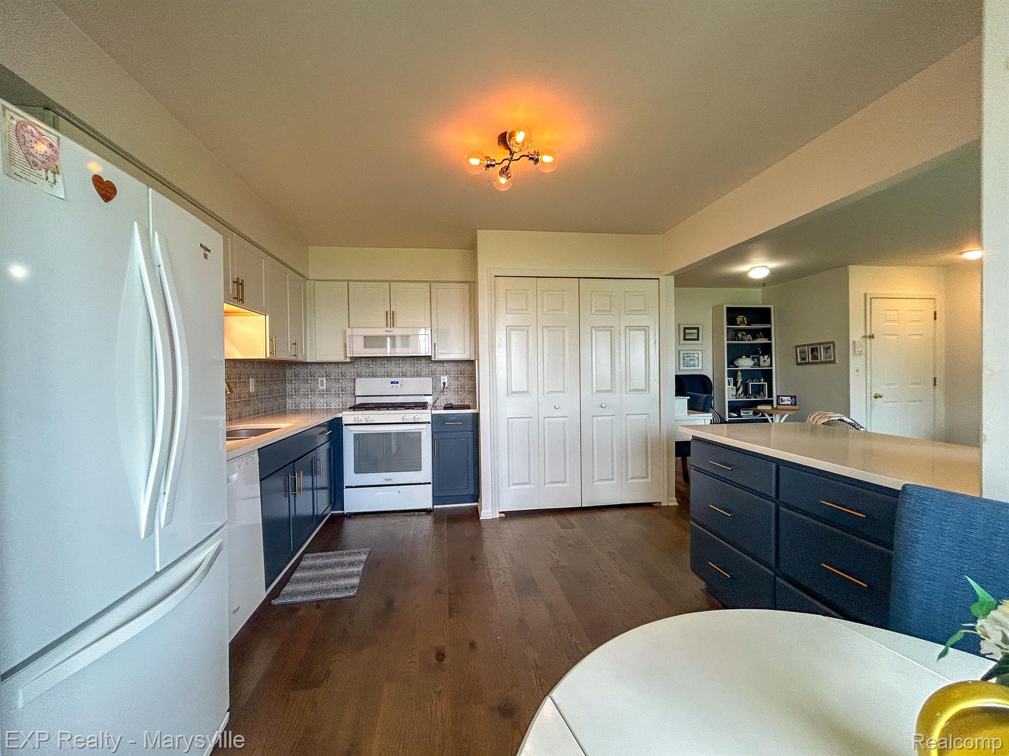 1700 RIVER Road 21