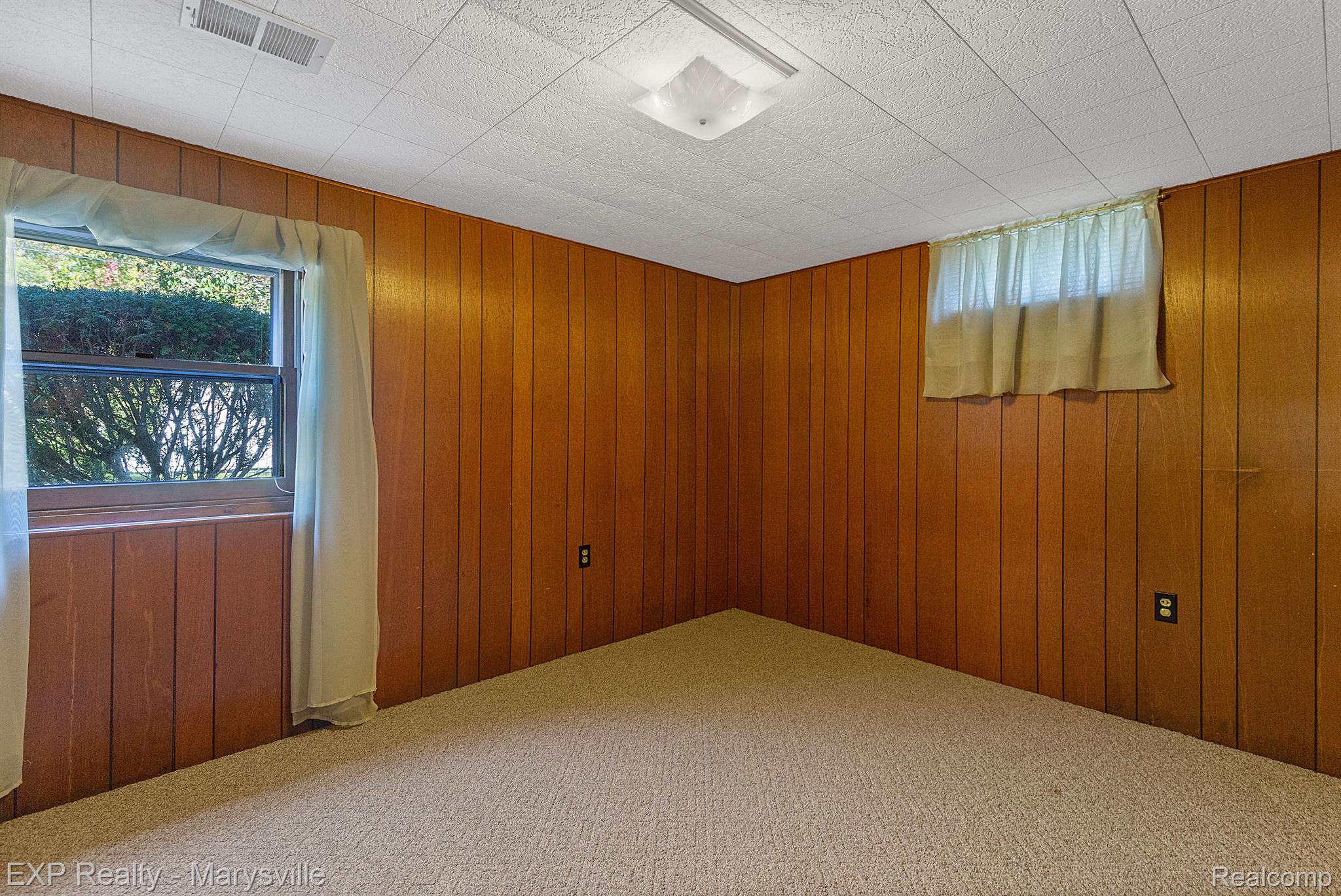 1611 JONES Place