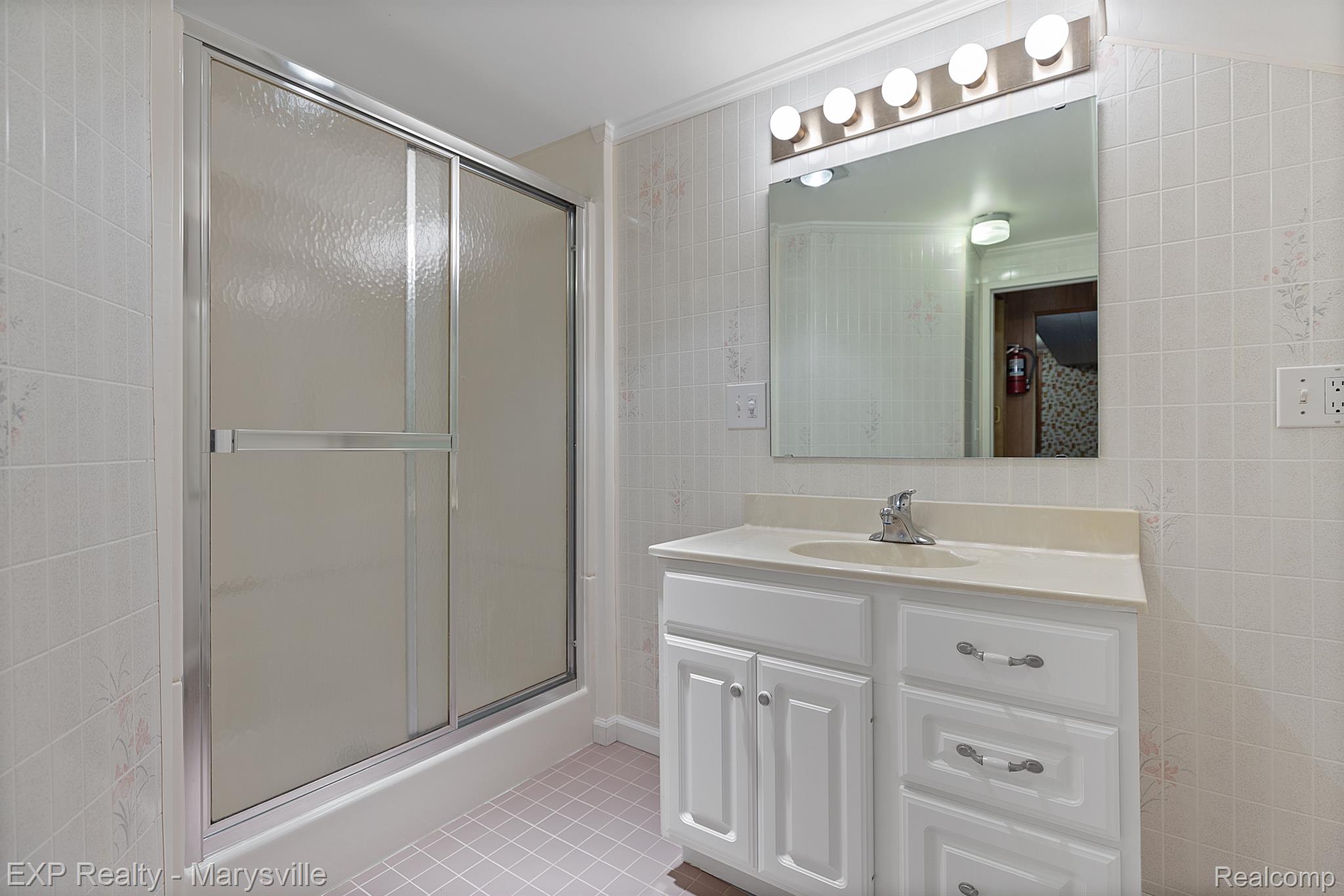1611 JONES Place