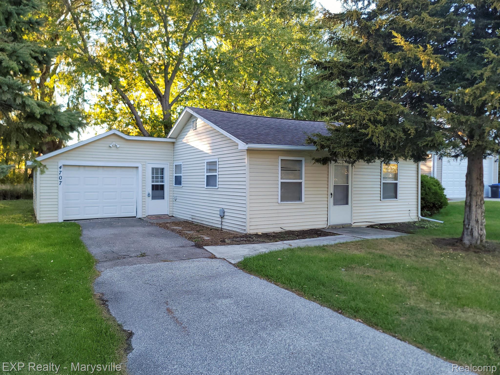 4707 MEADOWLAWN Drive