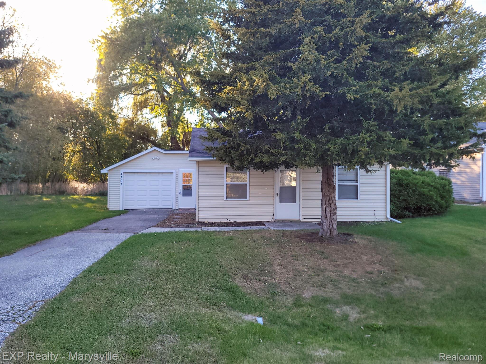 4707 MEADOWLAWN Drive