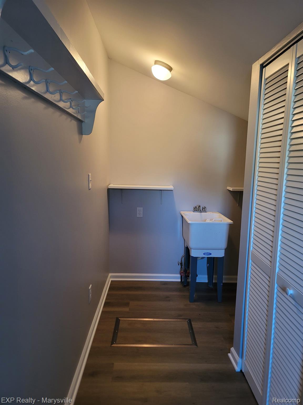 4707 MEADOWLAWN Drive