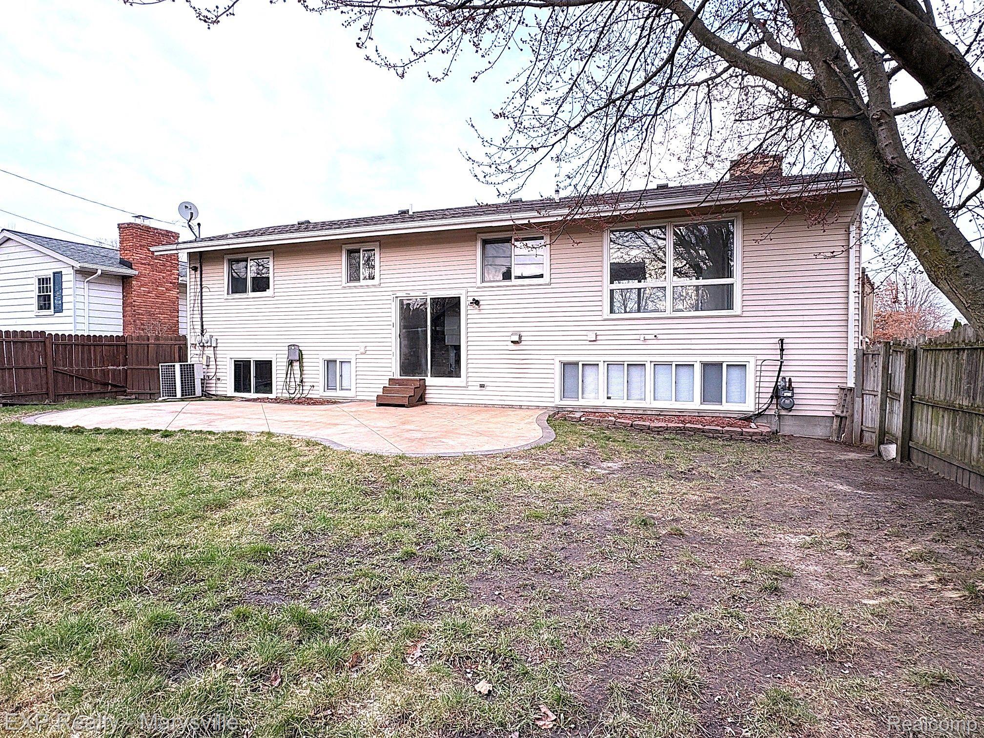 890 ILLINOIS Street