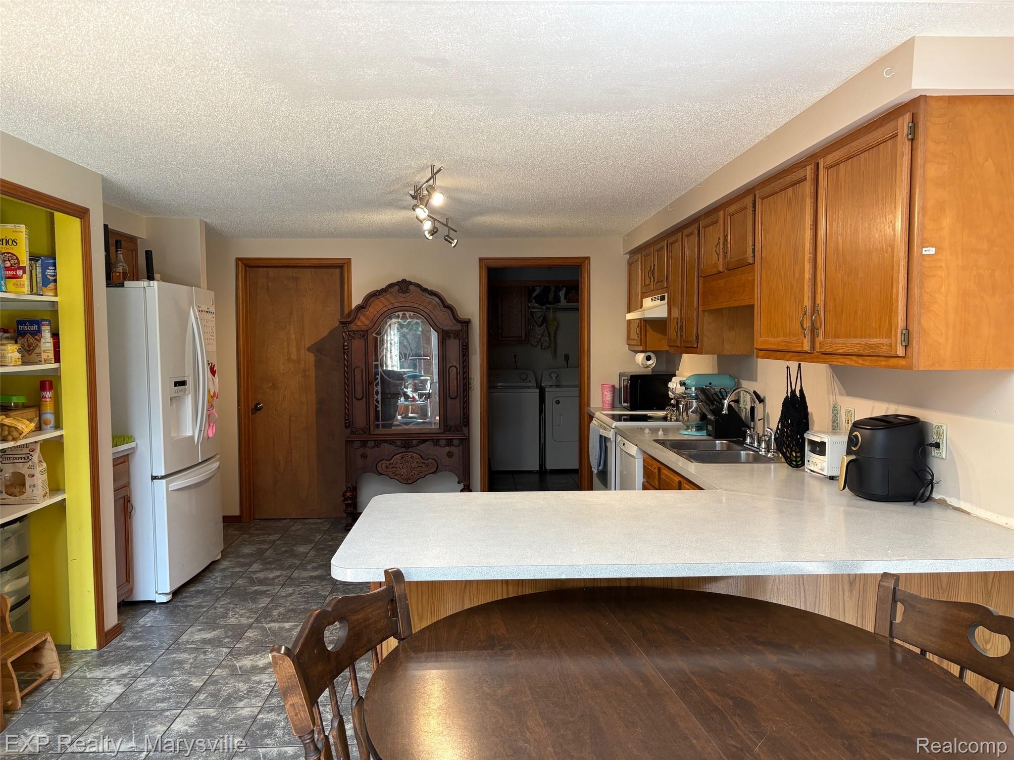 1204 WEEDEN Road
