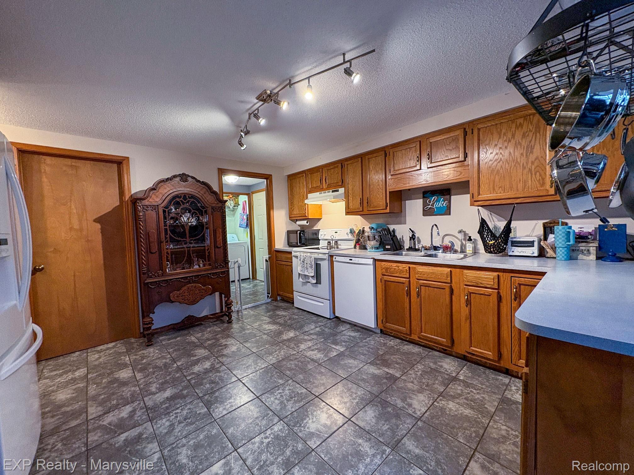 1204 WEEDEN Road
