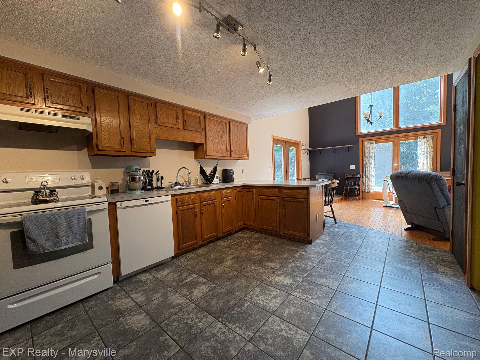 1204 WEEDEN Road
