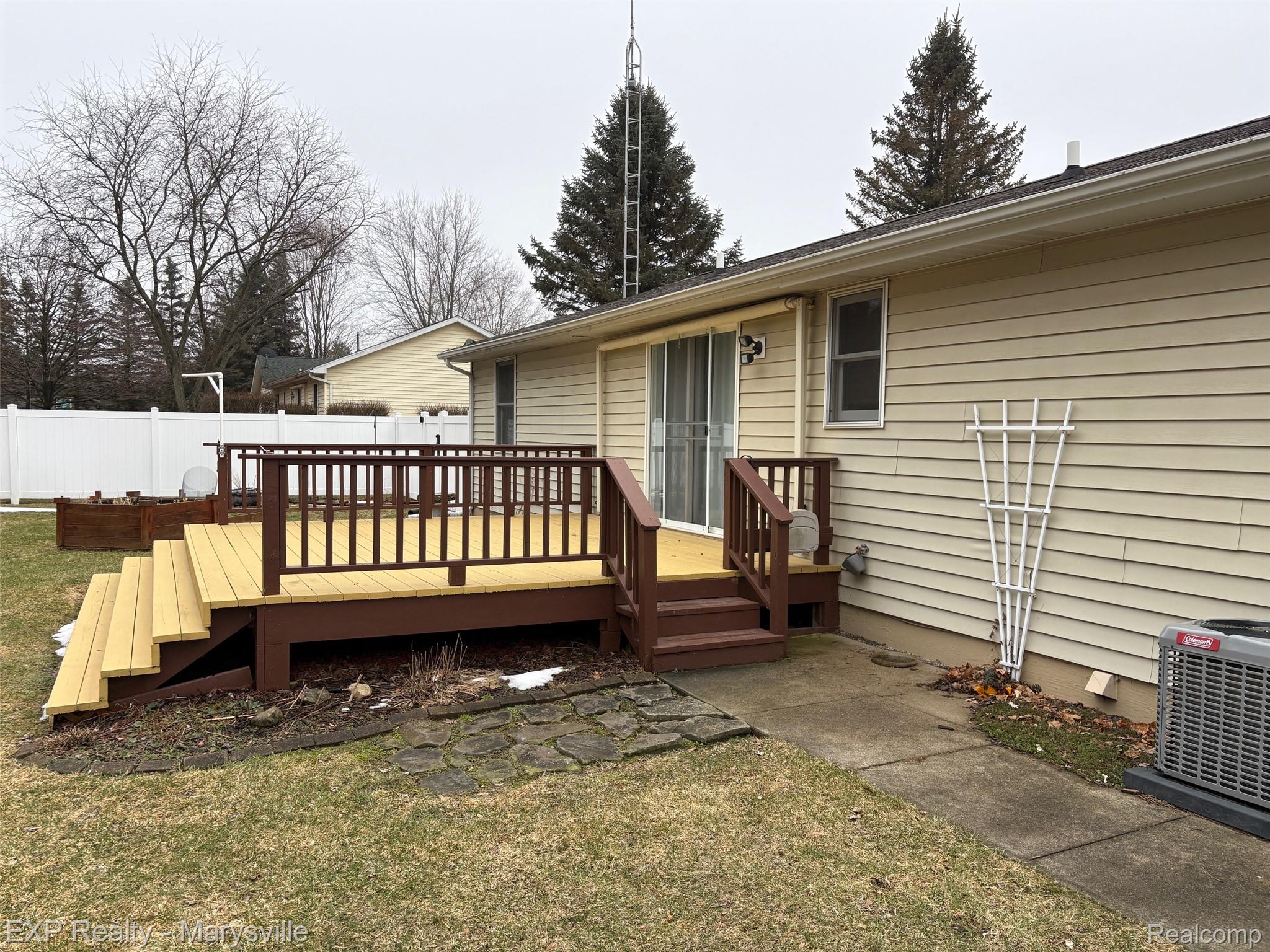 100 Hickory Lane