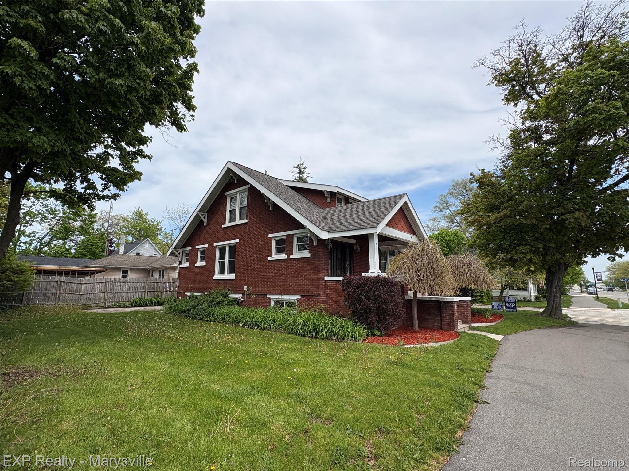 504 CLINTON Avenue