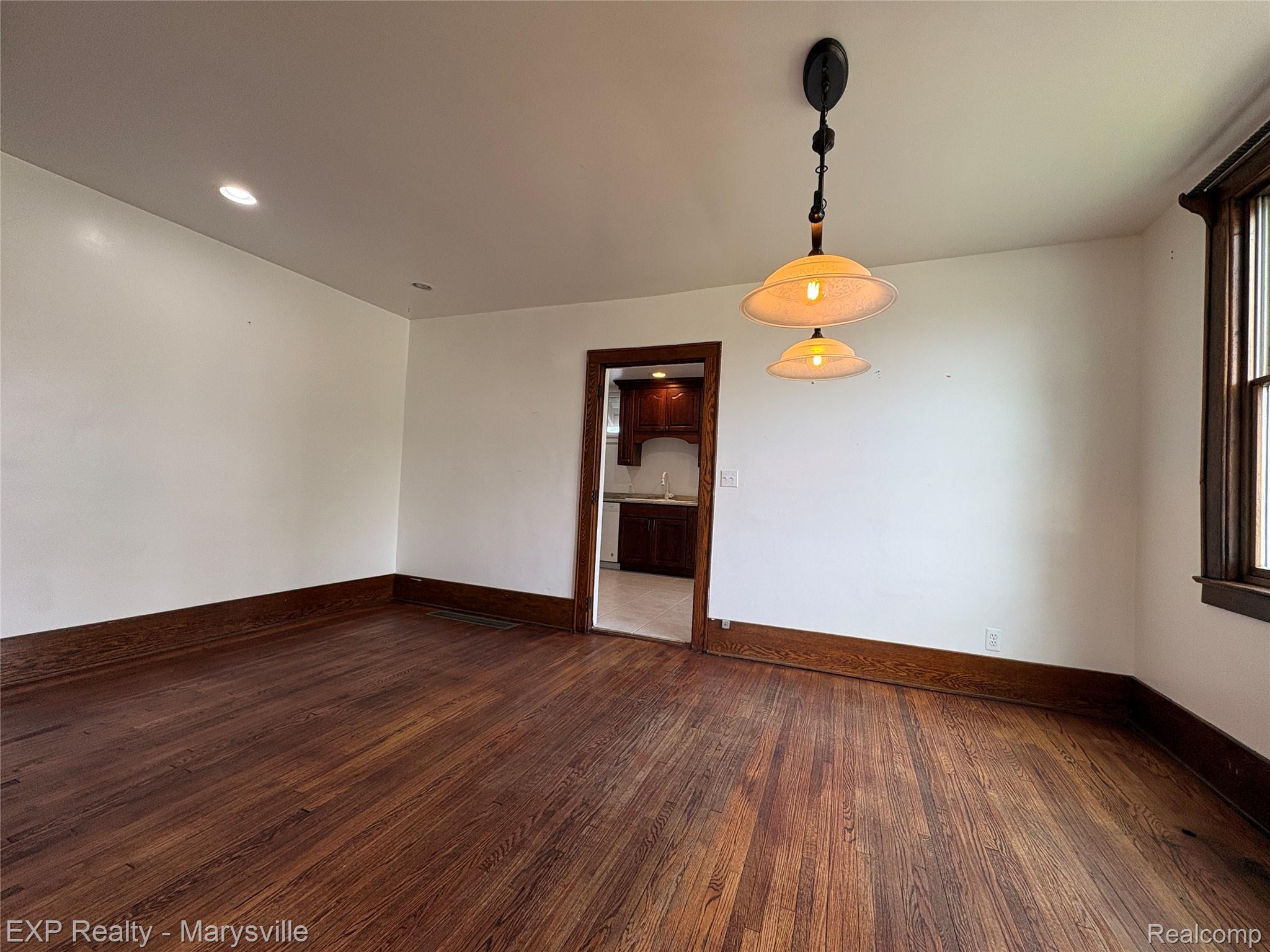 504 CLINTON Avenue