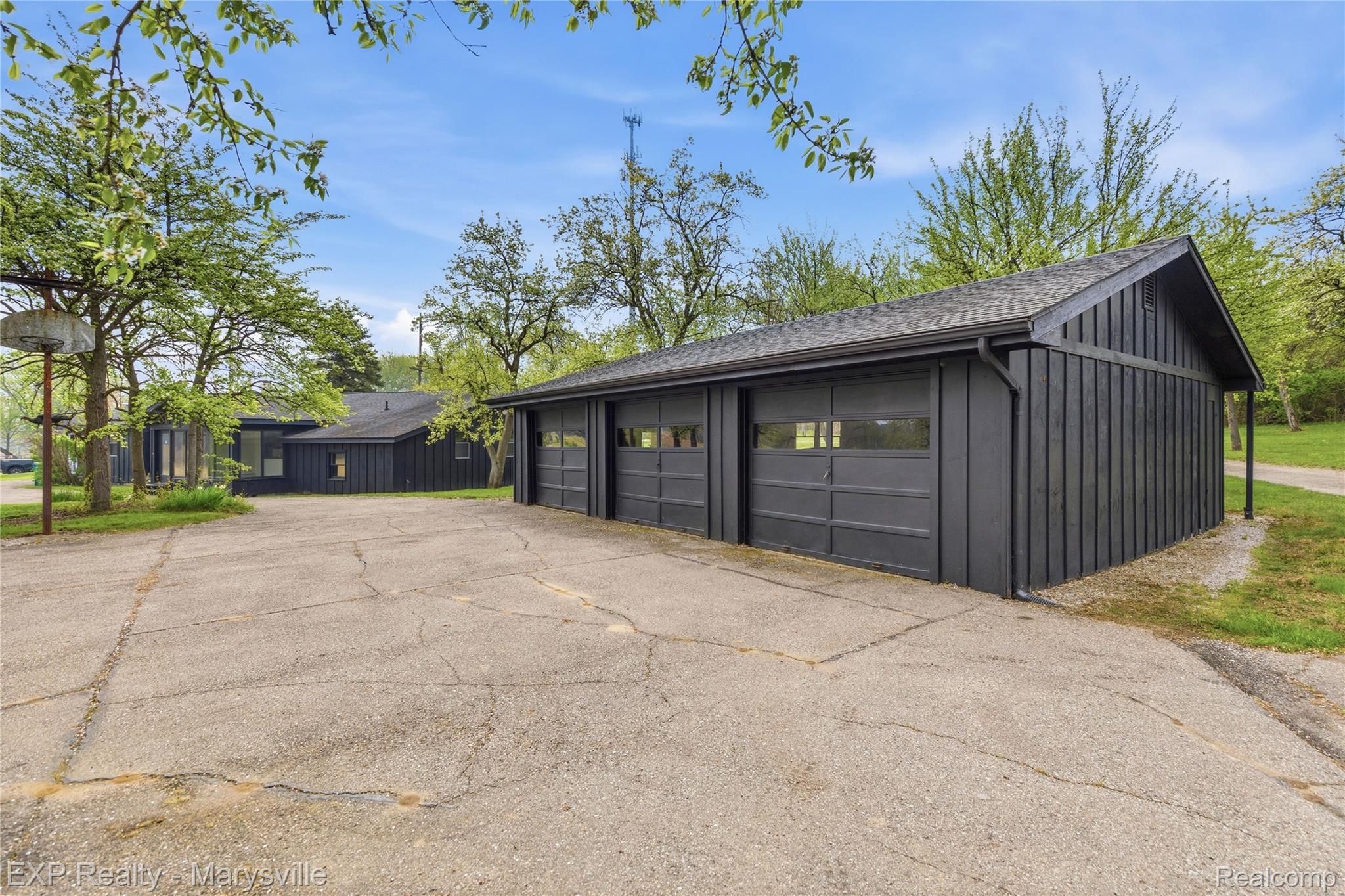 3345 Beach Road
