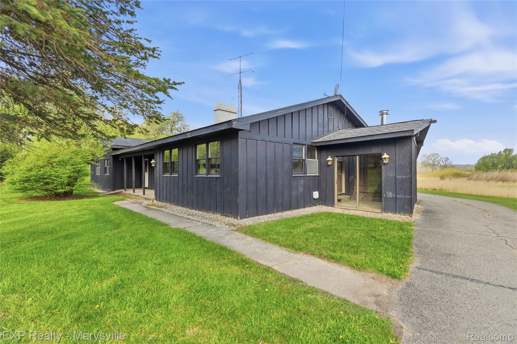 3345 Beach Road