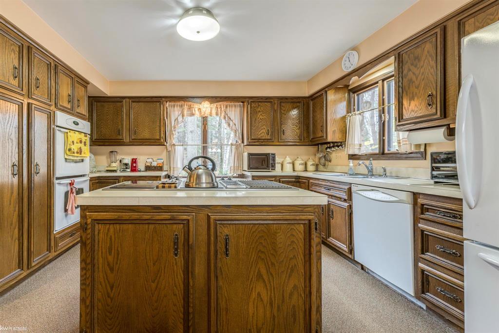 3220 Abbottsford