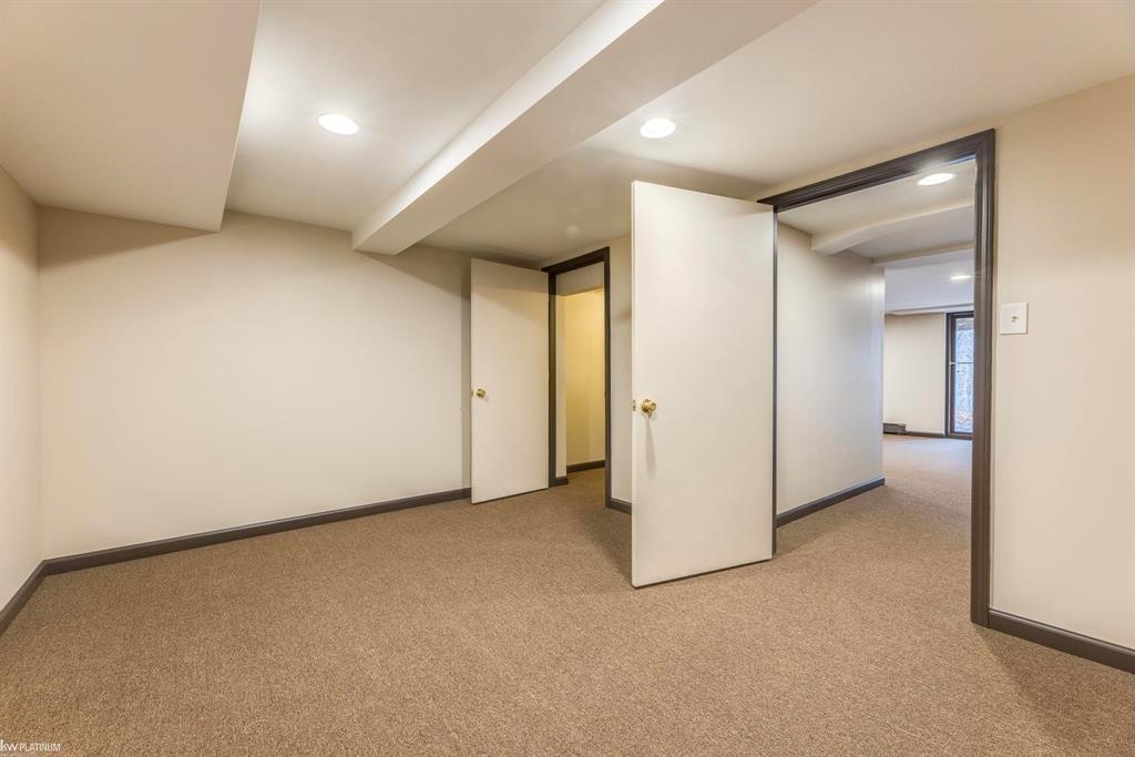 3220 Abbottsford