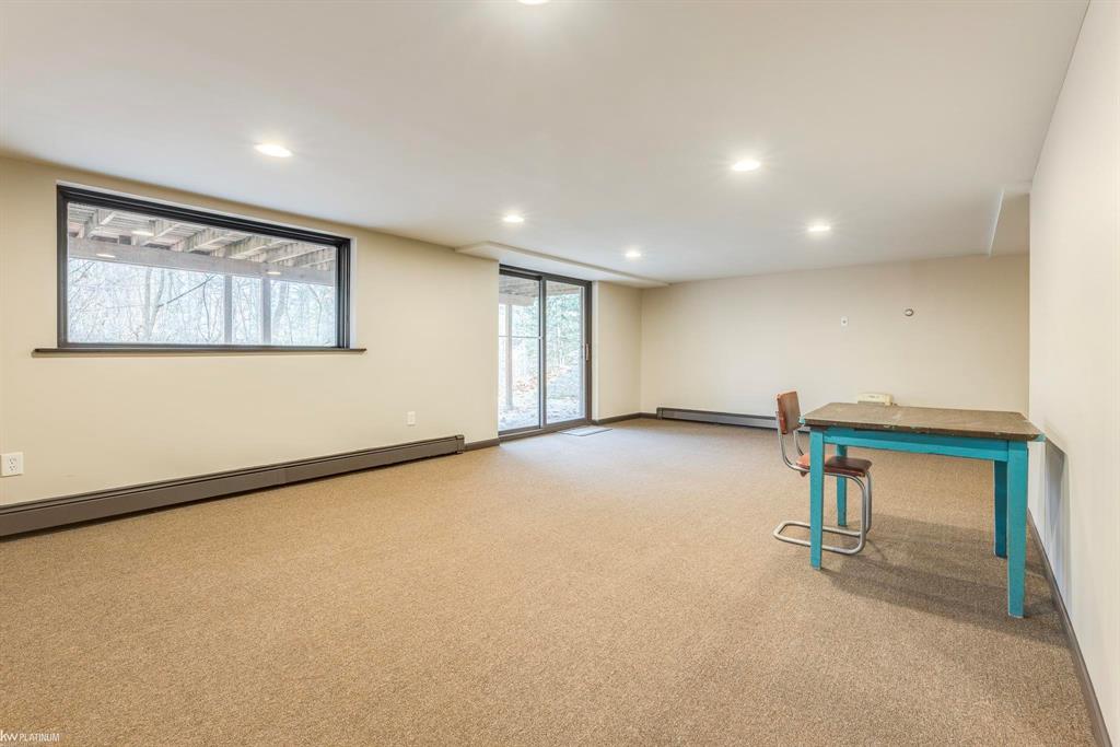 3220 Abbottsford