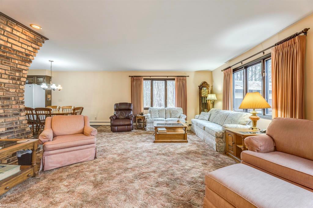 3220 Abbottsford