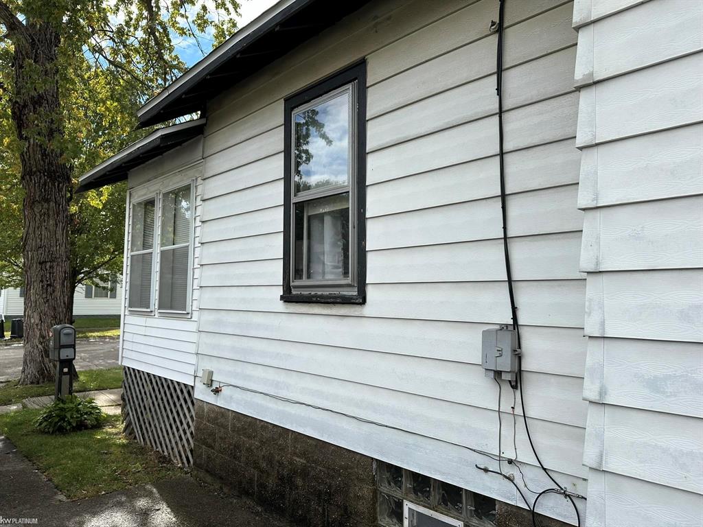1123 Young Street
