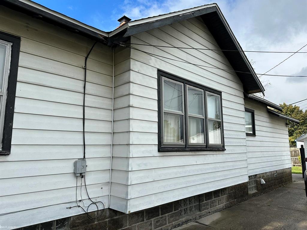 1123 Young Street