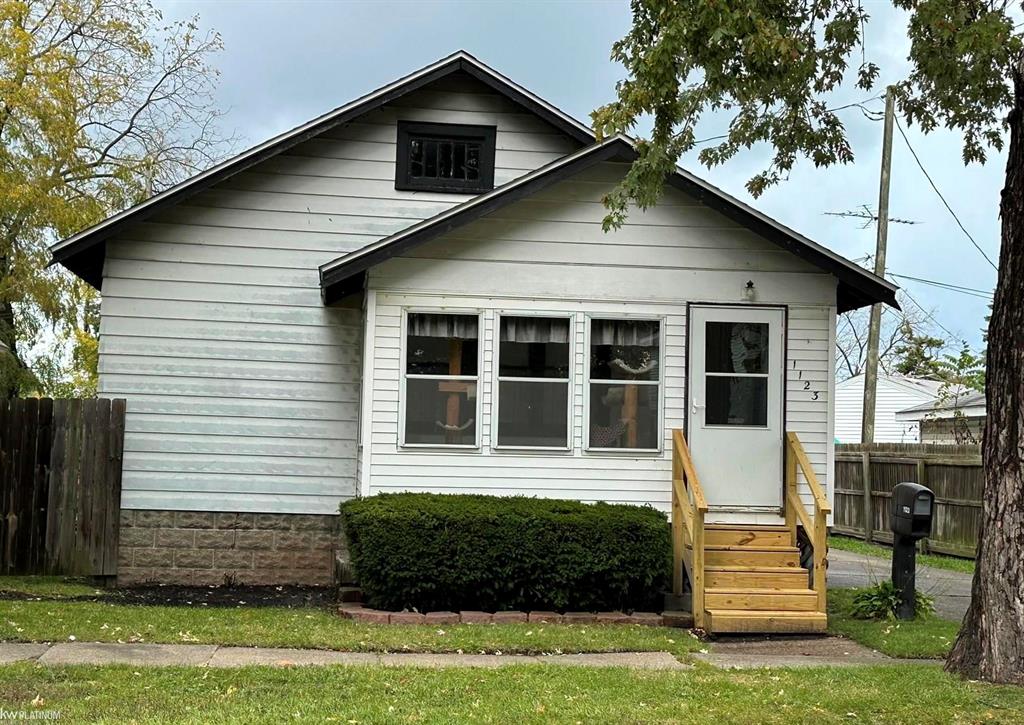 1123 Young Street