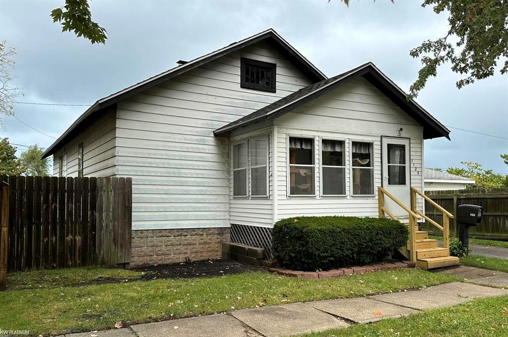 1123 Young Street