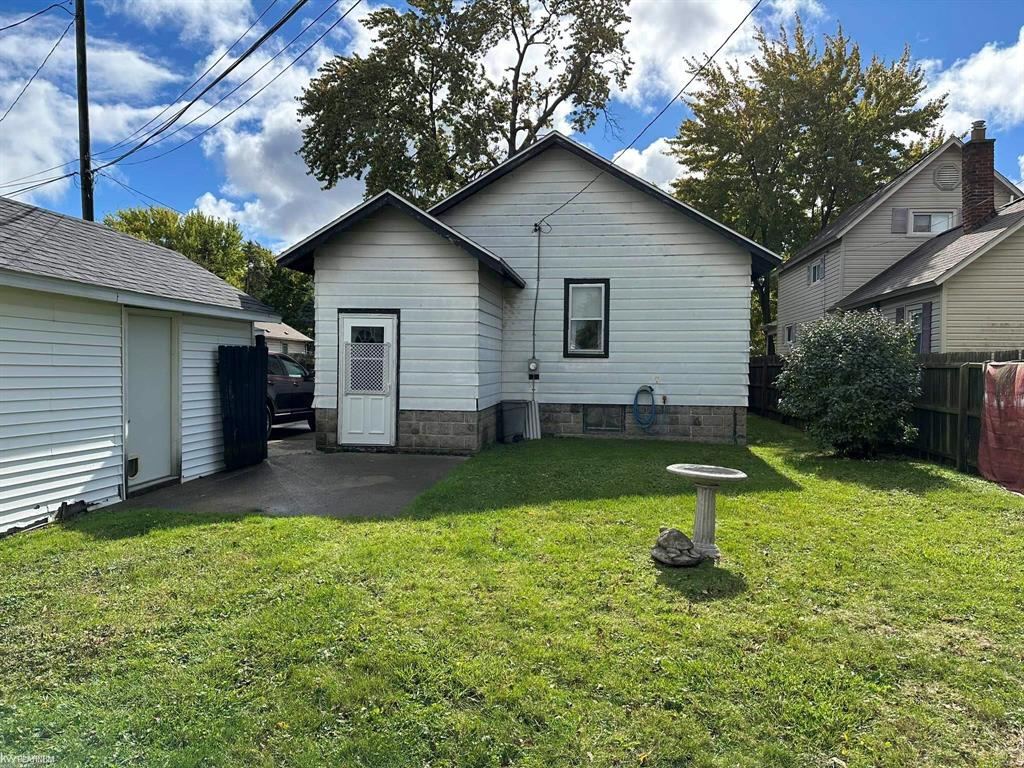 1123 Young Street