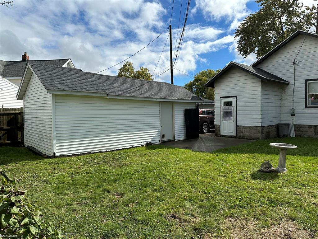 1123 Young Street