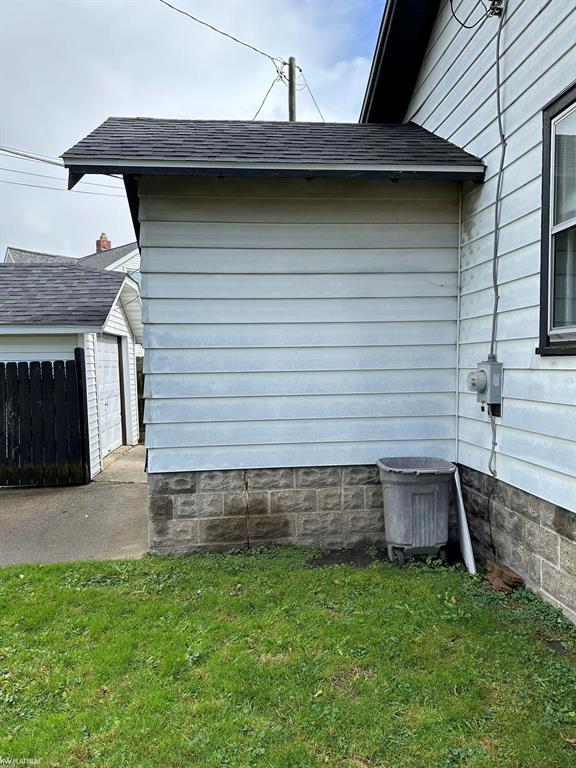1123 Young Street