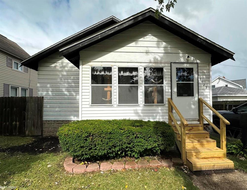 1123 Young Street