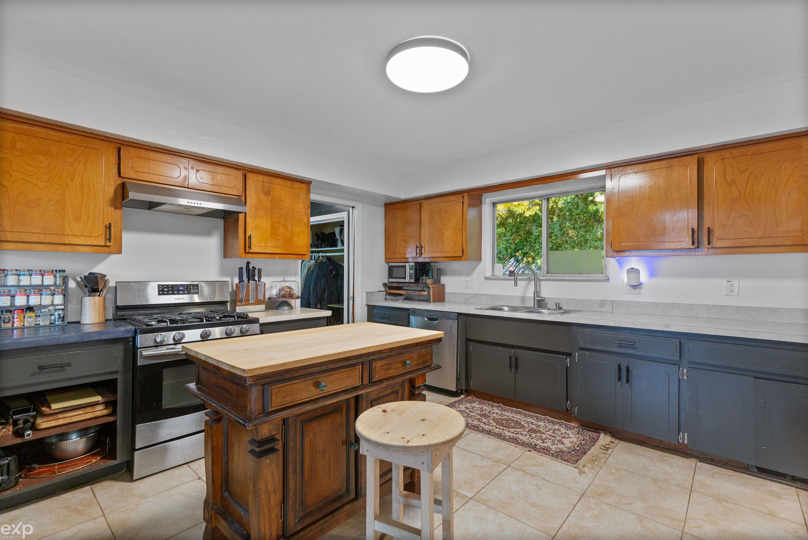 21746 Wellington Avenue